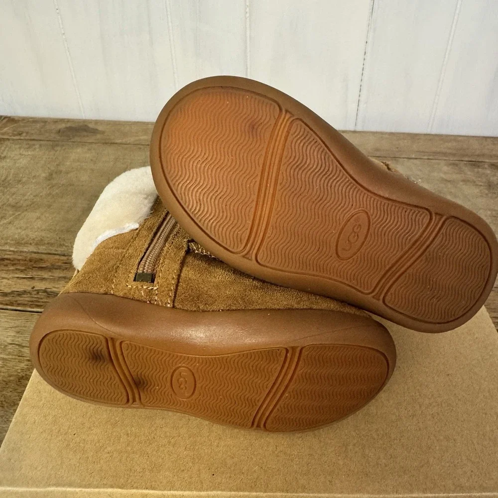 UGG Baby/Toddles US Size 6 Ankle Booties Chestnut Suede Sheepskin Lined 1095571T